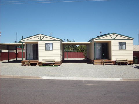 Jacko's Holiday Cabins - Accommodation Gladstone 0