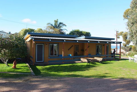 Casuarina Coastal Units - Accommodation Gladstone 1