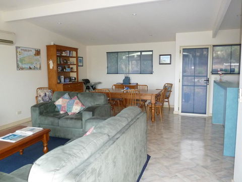 SeaShells Penneshaw - Accommodation Gladstone 12