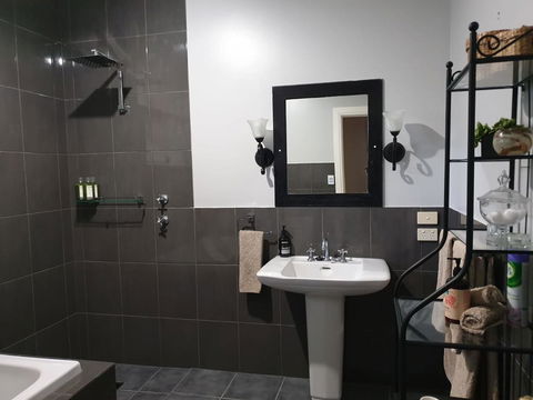 Amy\'s House Bed & Breakfast - Accommodation Gladstone 4