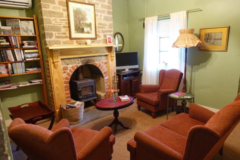 Amy\'s House Bed & Breakfast - Accommodation Gladstone 12