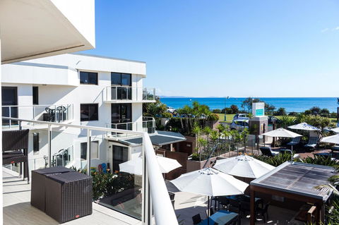 Bayview Beachfront Apartments, In Town Right On The Beach - Accommodation Gladstone 15
