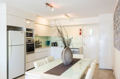 Bayview Beachfront Apartments, In Town Right On The Beach - Accommodation Gladstone 42