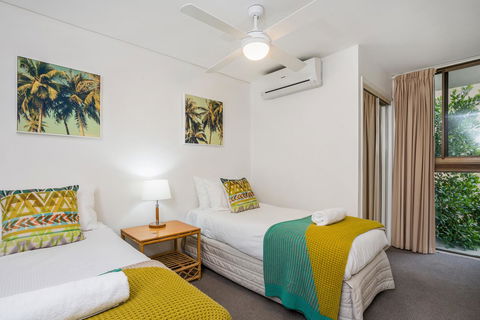 Bayview Beachfront Apartments, In Town Right On The Beach - Accommodation Gladstone 34