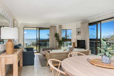 Bayview Beachfront Apartments, In Town Right On The Beach - Accommodation Gladstone 30