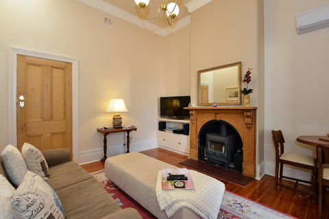 Trafalgar Premium Vintage Suites - Accommodation Gladstone 3