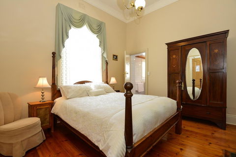 Trafalgar Premium Vintage Suites - Accommodation Gladstone 6