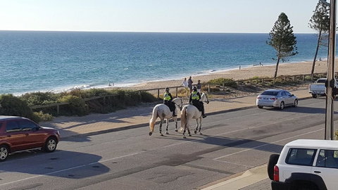 Beachside Escape On The Esplanade - Accommodation Gladstone 4