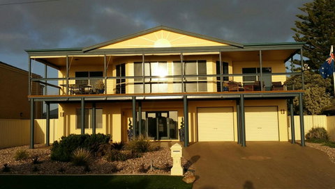 Beachside Escape On The Esplanade - Accommodation Gladstone 0