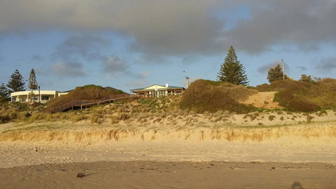 Beachside Escape On The Esplanade - Accommodation Gladstone 3