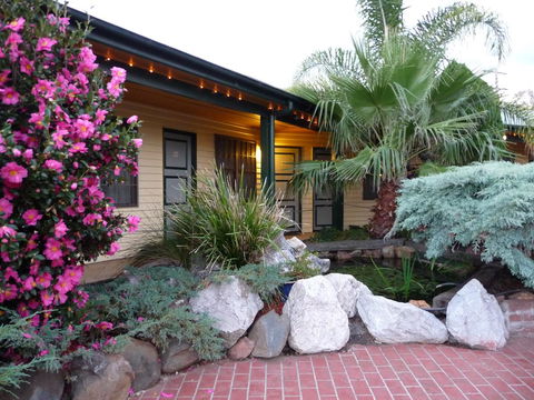 Ten Dollar Town Motel - Accommodation Gladstone 3