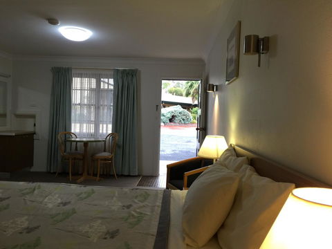 Ten Dollar Town Motel - Accommodation Gladstone 29