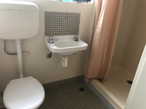 Kingscote Central - Accommodation Gladstone 8