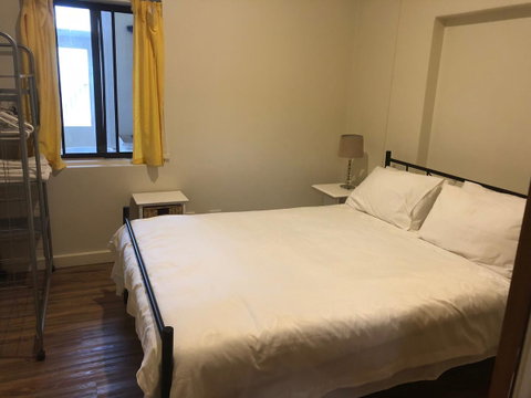 Kingscote Central - Accommodation Gladstone 1