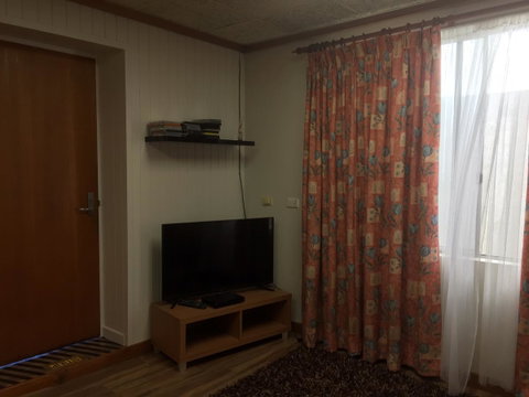Kingscote Central - Accommodation Gladstone 2
