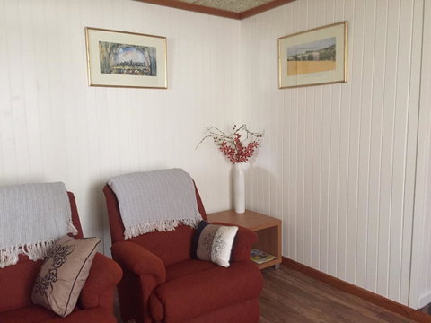 Kingscote Central - Accommodation Gladstone 0