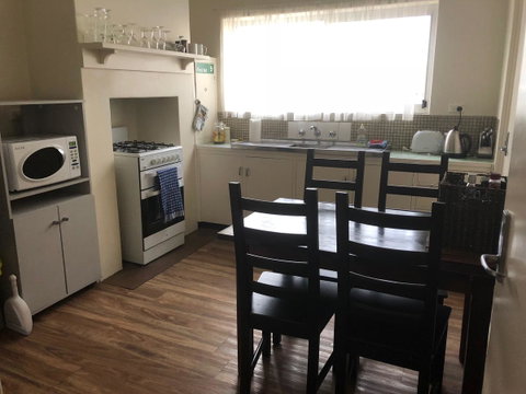 Kingscote Central - Accommodation Gladstone 7