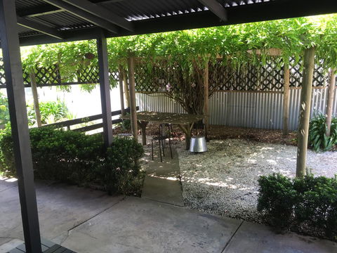 Hilltop Too - Accommodation Gladstone 11