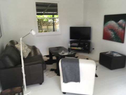 Hilltop Too - Accommodation Gladstone 3