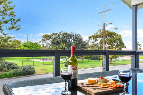 'Hope House' - Encounter Bay - Accommodation Gladstone 1