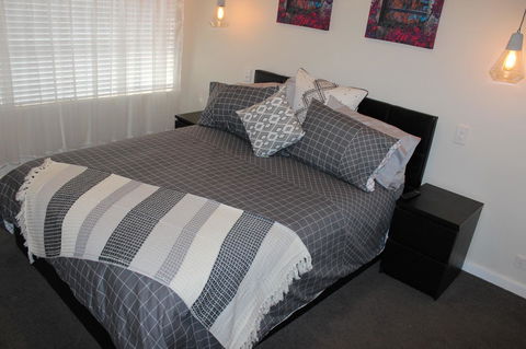 Christophers Villa - Accommodation Gladstone 12