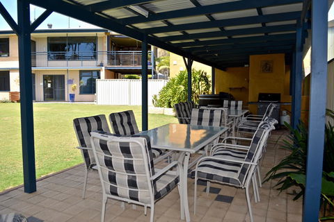 Longbeach Apartments - Accommodation Gladstone 4