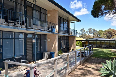 Longbeach Apartments - Accommodation Gladstone 5