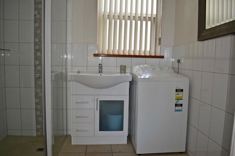 Longbeach Apartments - Accommodation Gladstone 6