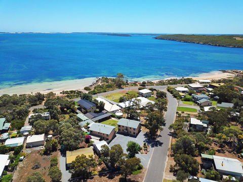 Longbeach Apartments - Accommodation Gladstone 1