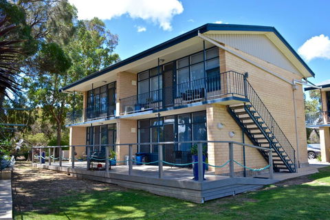 Longbeach Apartments - Accommodation Gladstone 0