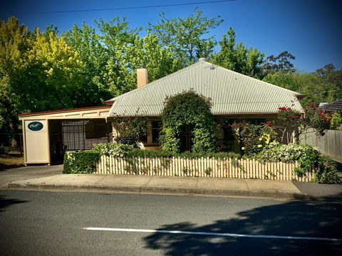 Oats Cottage - Accommodation Gladstone 0