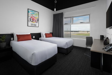 Rydges Pit Lane - Accommodation Gladstone 32