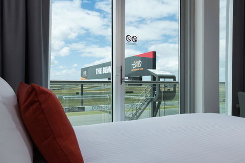 Rydges Pit Lane - Accommodation Gladstone 22