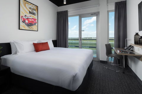 Rydges Pit Lane - Accommodation Gladstone 31