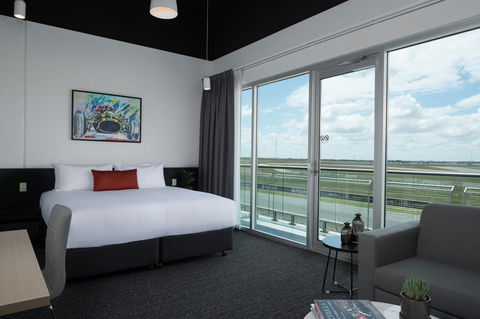Rydges Pit Lane - Accommodation Gladstone 10
