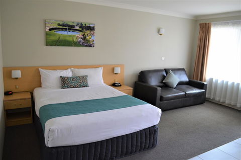 Bathurst Motor Inn - Accommodation Gladstone 2