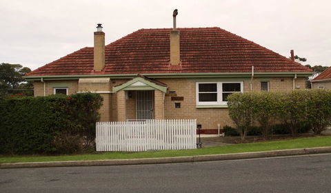 Grace Cottage - Accommodation Gladstone 0