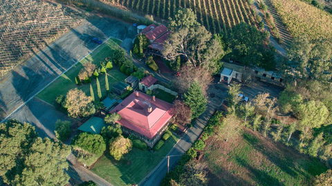 Vineyard Cottage BnB - Accommodation Gladstone 1