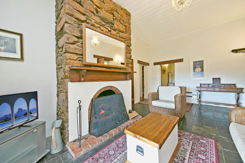 Vineyard Cottage BnB - Accommodation Gladstone 14