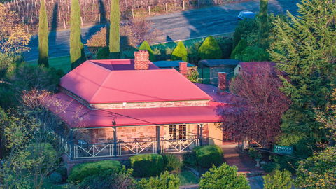 Vineyard Cottage BnB - Accommodation Gladstone 0