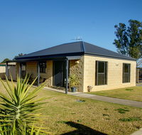 DBJ Holiday Units - Accommodation Gladstone