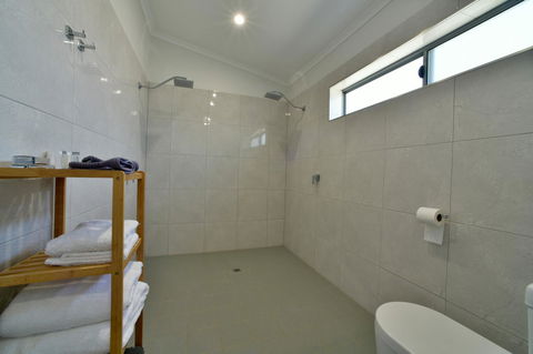 Great Northern Lodge - Accommodation Gladstone 2