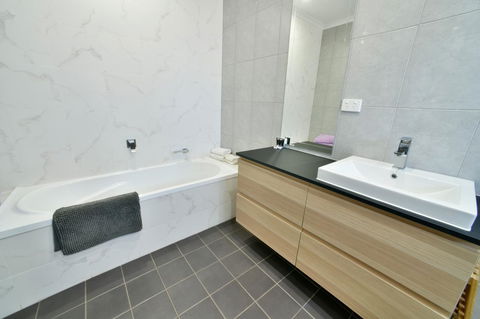 Great Northern Lodge - Accommodation Gladstone 3
