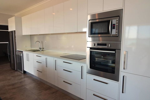 Beachview - Accommodation Gladstone 12