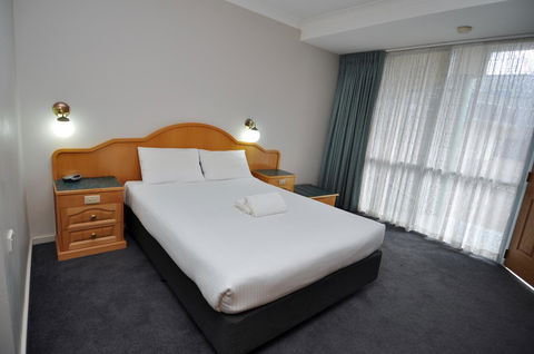 Hilton Beachfront Motel - Accommodation Gladstone 24