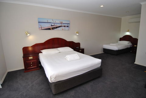 Hilton Beachfront Motel - Accommodation Gladstone 41