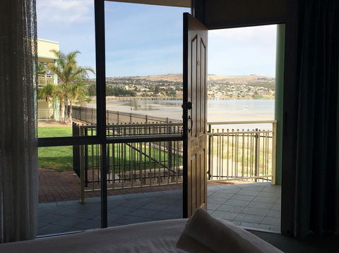 Hilton Beachfront Motel - Accommodation Gladstone 18
