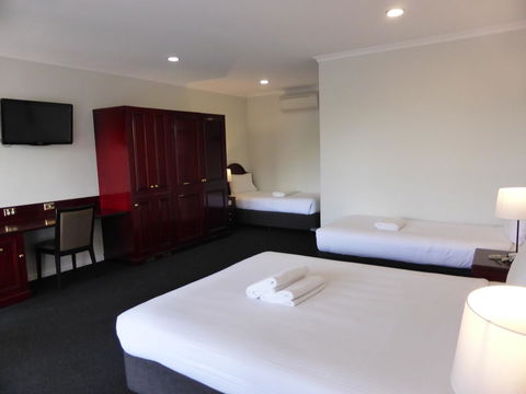 Hilton Beachfront Motel - Accommodation Gladstone 35