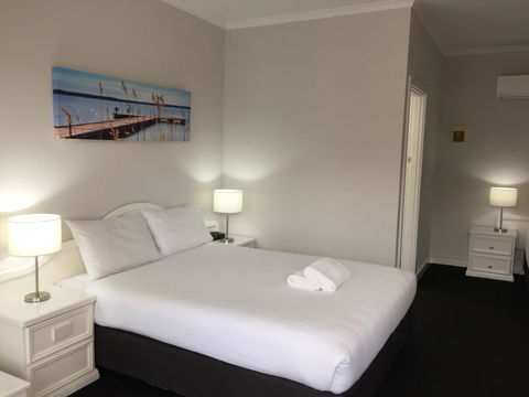 Hilton Beachfront Motel - Accommodation Gladstone 5
