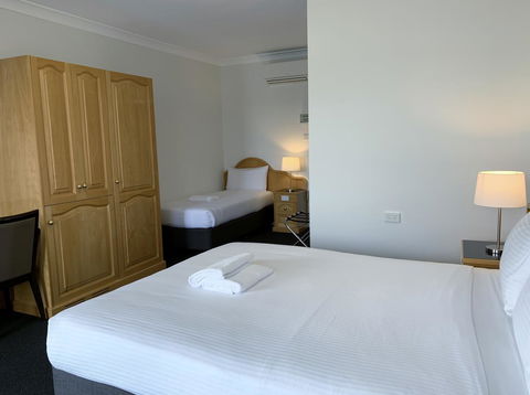 Hilton Beachfront Motel - Accommodation Gladstone 11